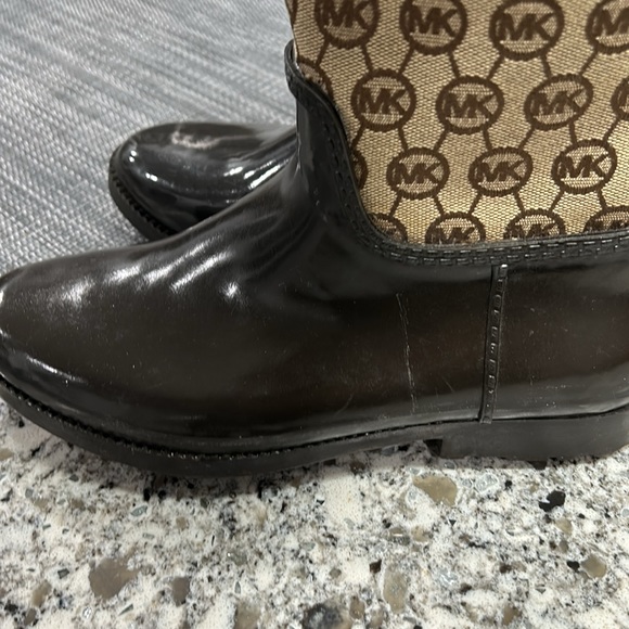 Michael Kors Signature Rain Boots - Picture 5 of 6